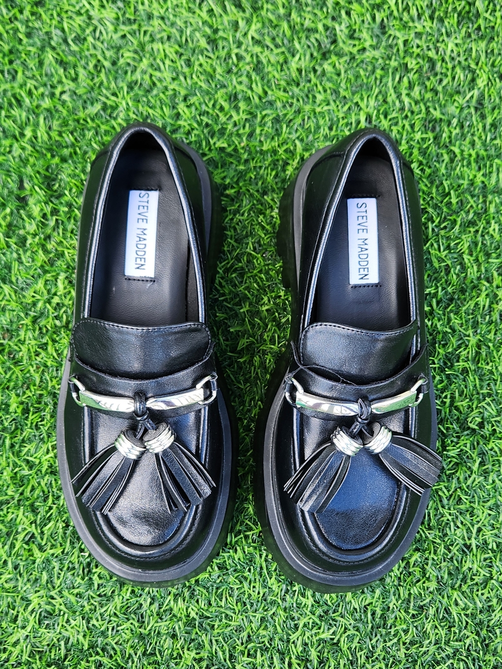 Steve Madden Black Tassel Loafers with Metal Accent SIZE 7